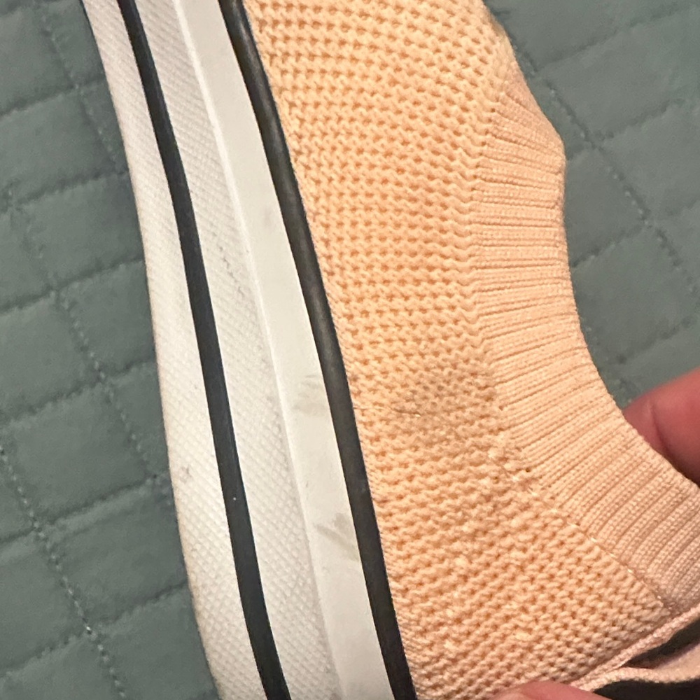 Converse Women's Light Peach Sneakers - Picture 4 of 6